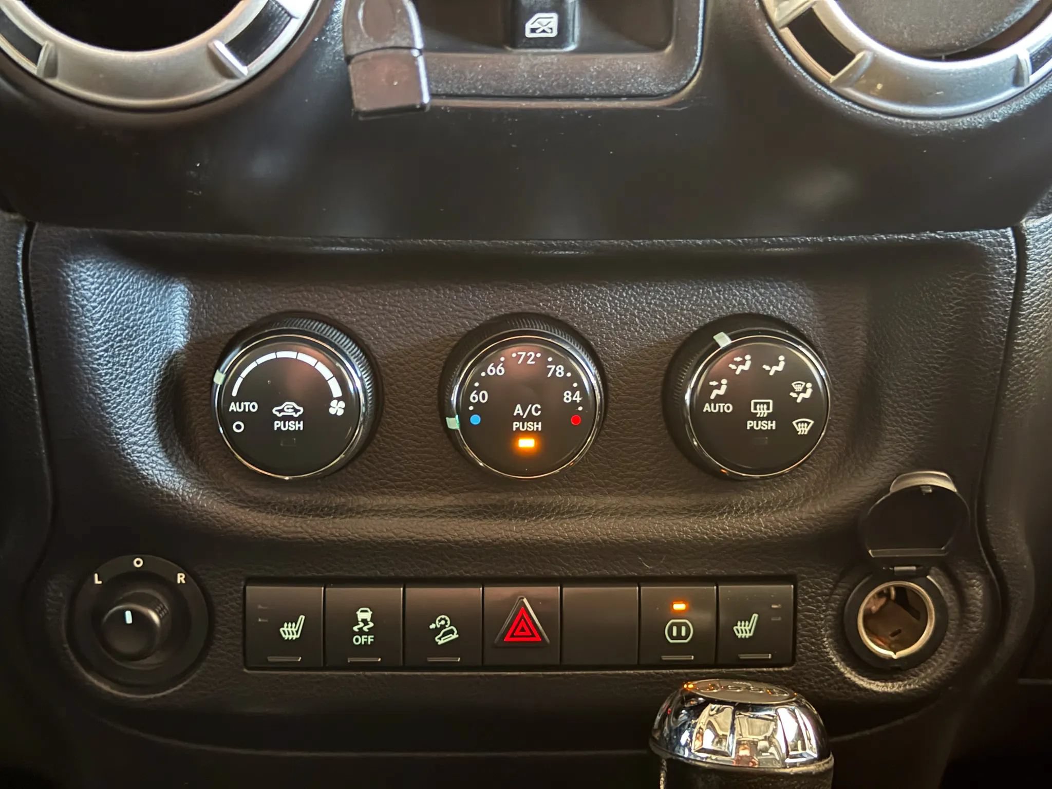 Used 2012 Jeep Wrangler Unlimited Rubicon AWD/4WD image 35