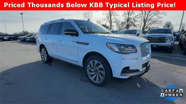 Used 2023 Lincoln Navigator Reserve image 2