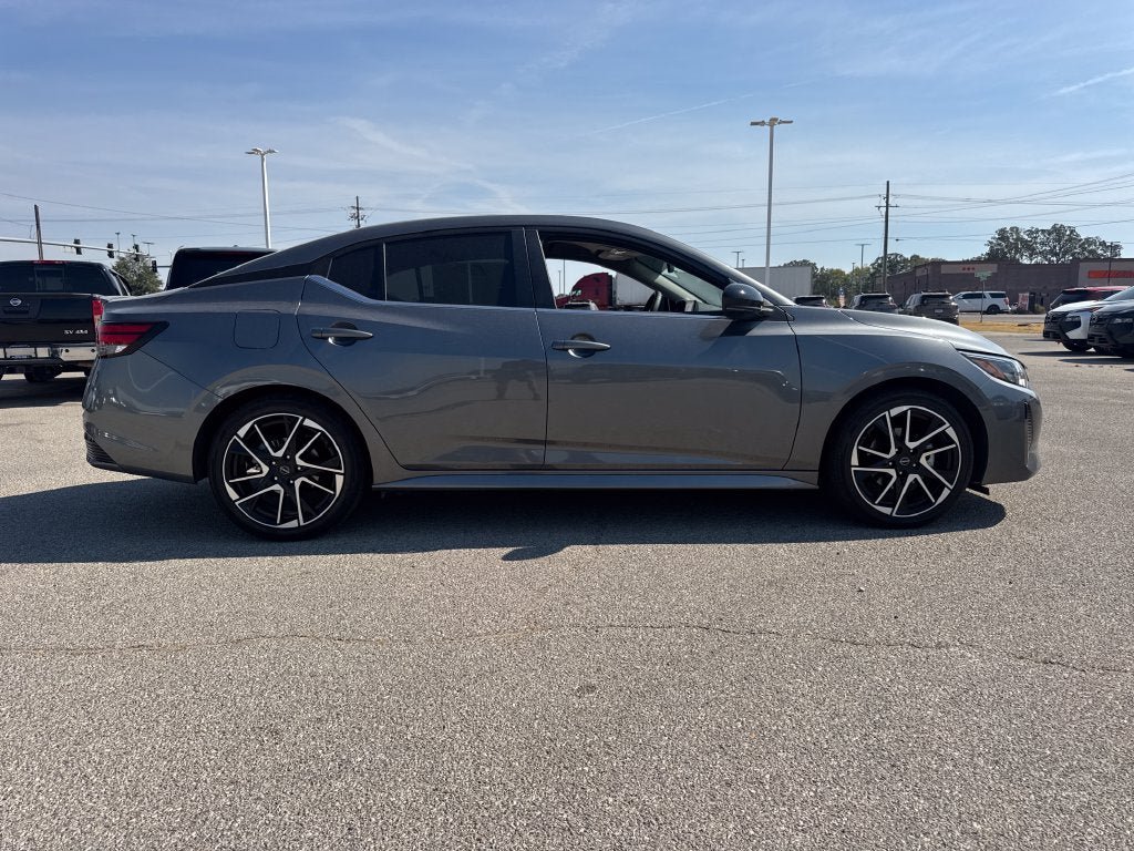 Used 2025 Nissan Sentra SR FWD image 8