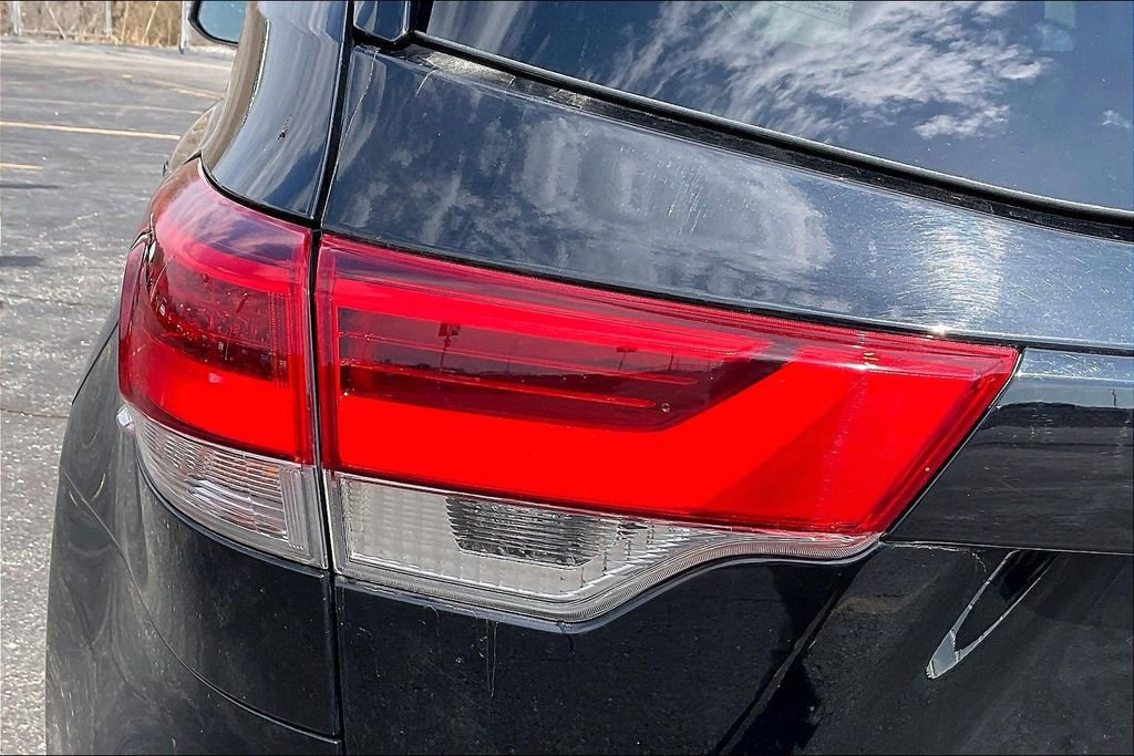 Used 2019 Toyota Highlander XLE AWD/4WD image 25