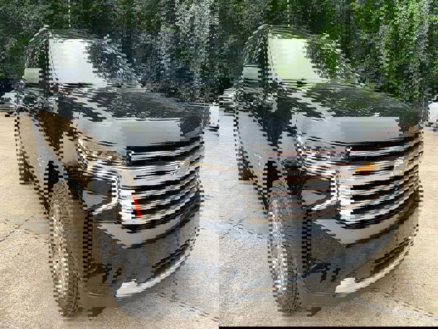 Used 2021 Chevrolet Suburban High Country w/ Premium Package image 2