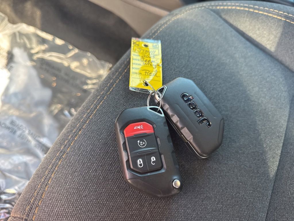 Used 2025 Jeep Wrangler Unlimited Sahara w/ Safety Group AWD/4WD image 34