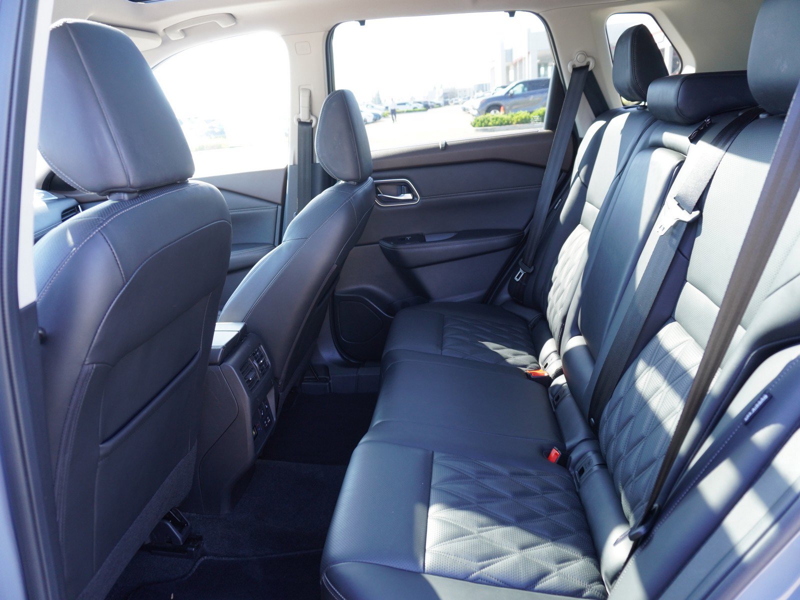 Used 2021 Nissan Rogue Platinum image 14