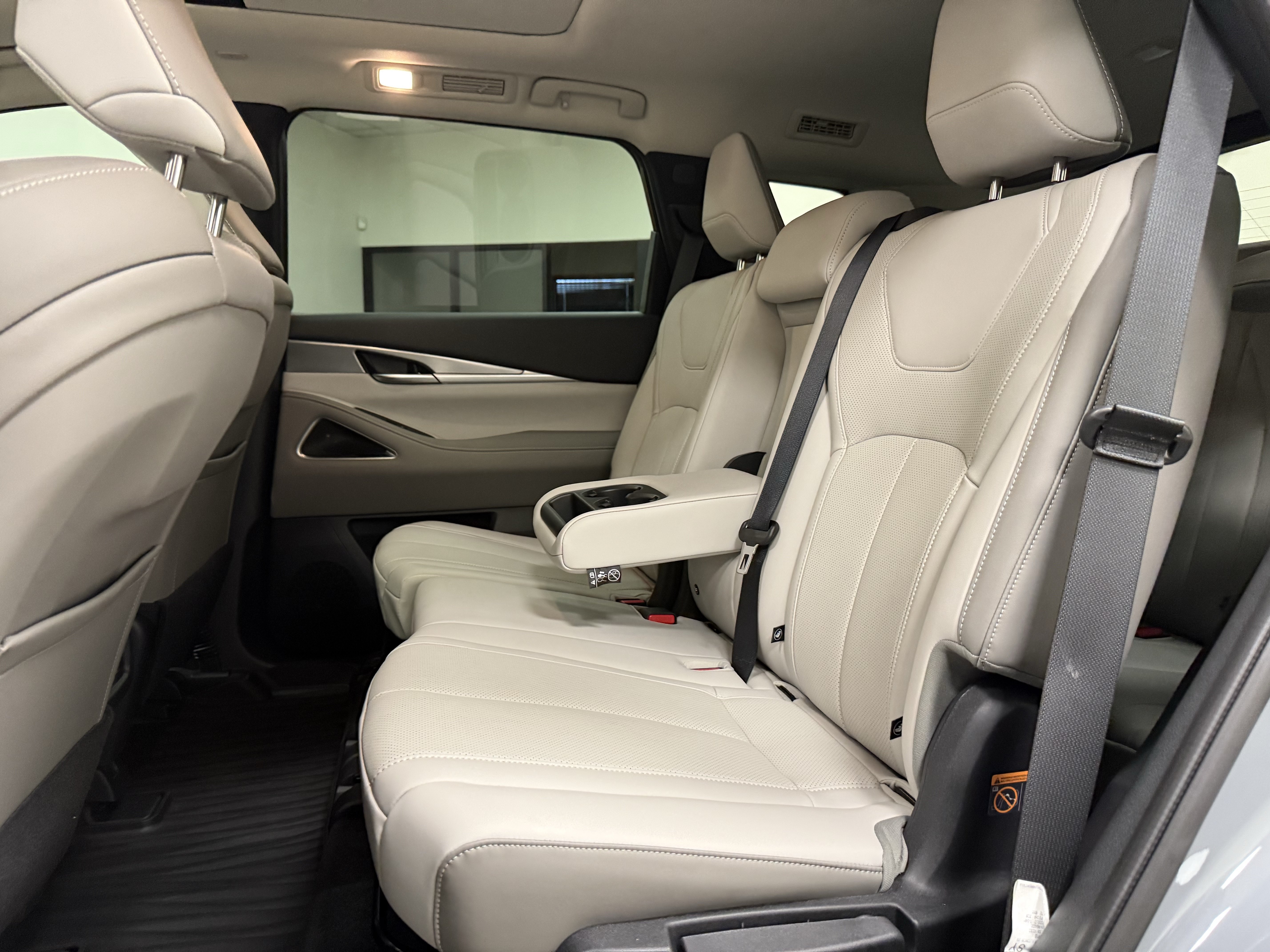Certified 2027 INFINITI QX60 Luxe w/ Cargo Package FWD image 16