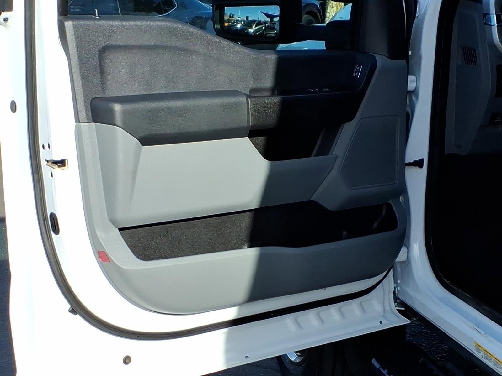 Used 2023 Ford F550 4x4 Regular Cab Super Duty image 18