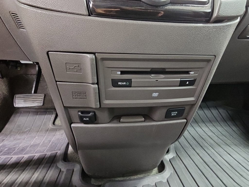 Used 2016 Honda Odyssey Touring Elite image 16