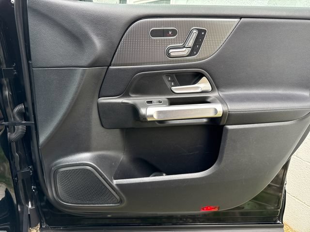 Used 2021 Mercedes-Benz GLB 250 4MATIC w/ Premium Package image 24