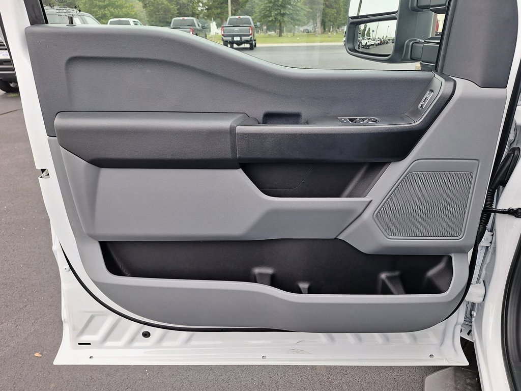 New 2026 Ford F250 XL w/ XL Chrome Package image 2