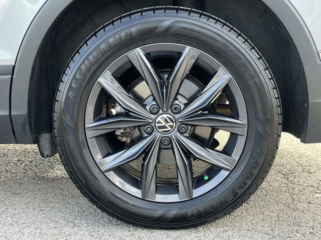 Used 2024 Volkswagen Tiguan SE image 11