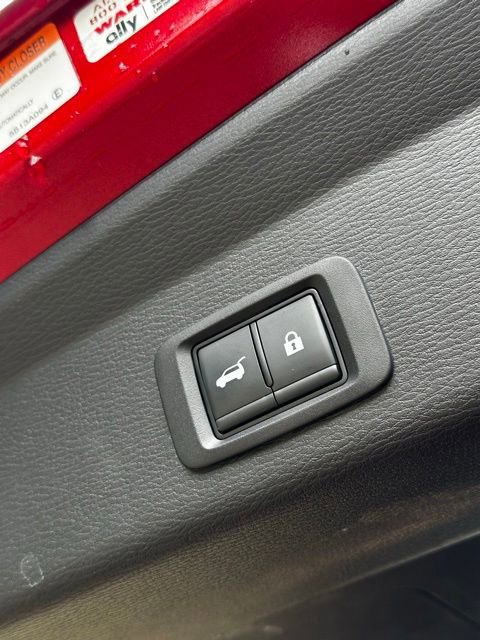 Used 2023 Mitsubishi Outlander AWD image 23