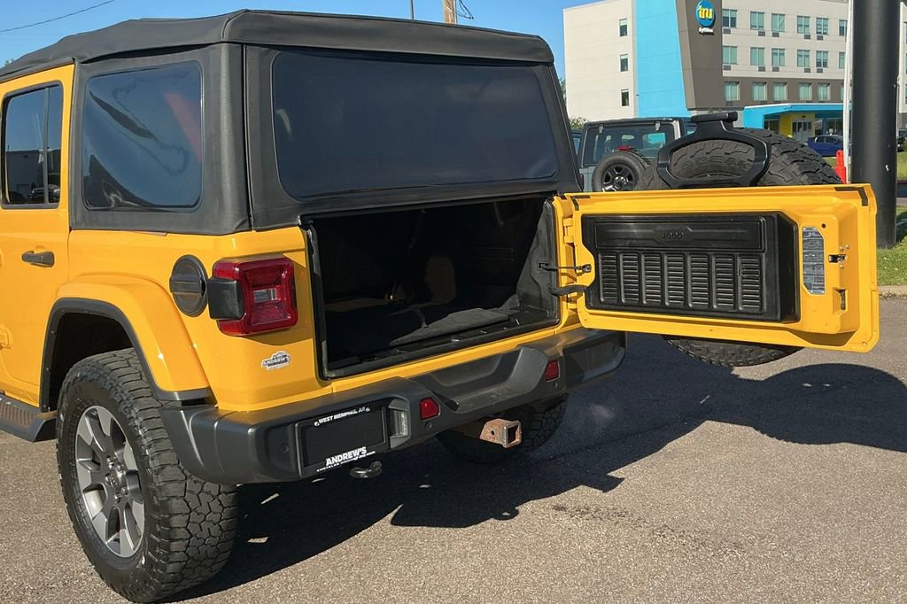 Used 2018 Jeep Wrangler Unlimited Sahara AWD/4WD image 15
