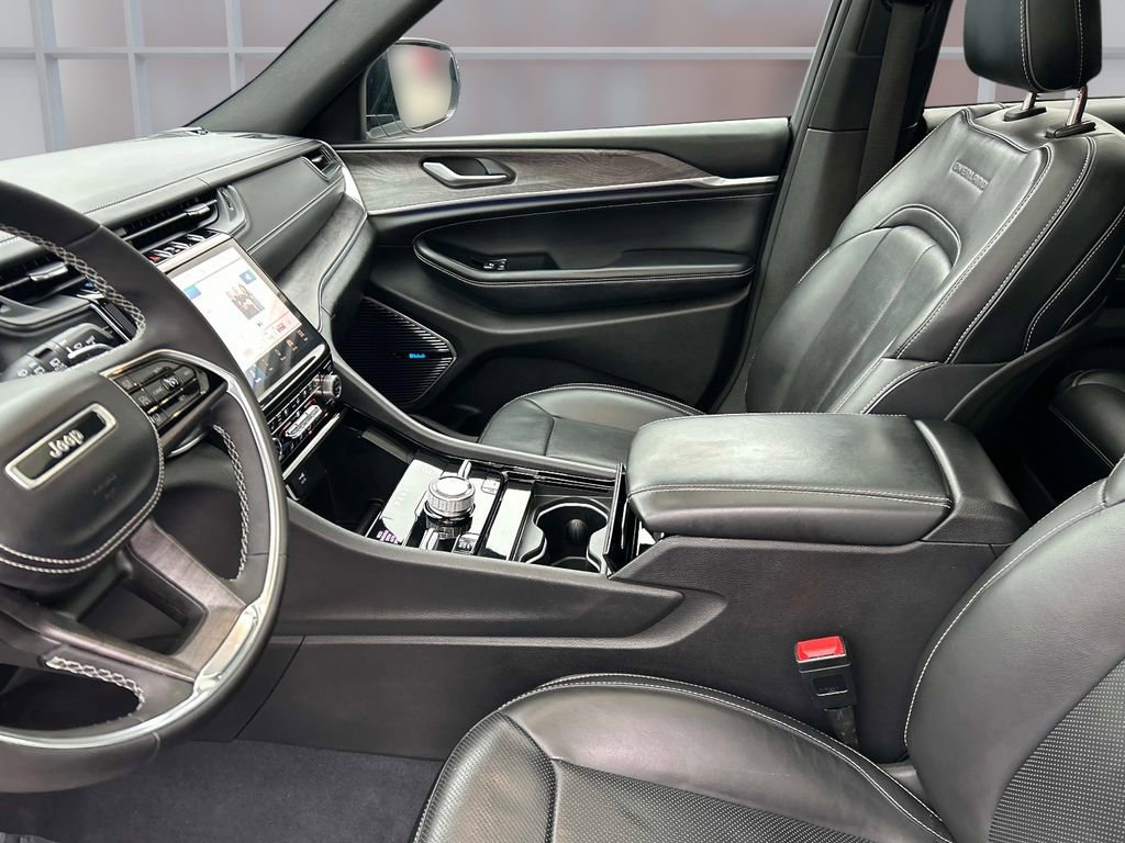 Used 2022 Jeep Grand Cherokee Overland image 25