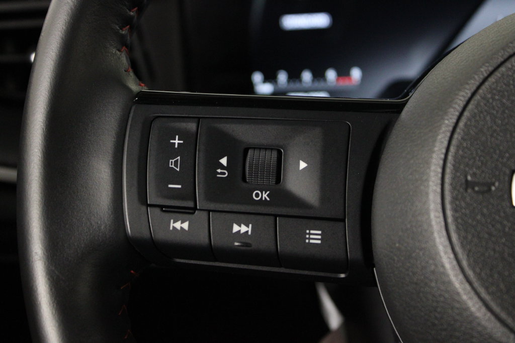 Certified 2026 Nissan Kicks SR FWD image 25