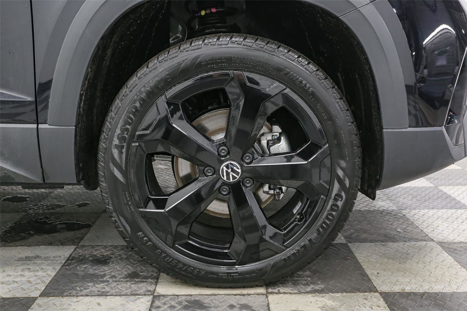 New 2025 Volkswagen Taos SE image 13