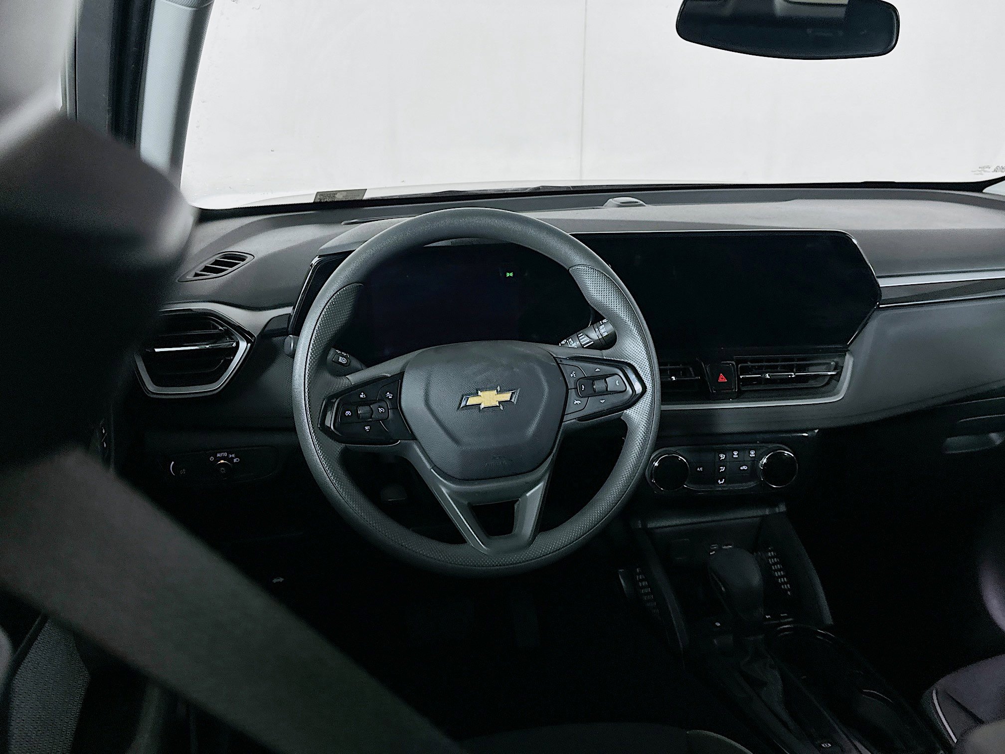 Used 2025 Chevrolet TrailBlazer LT AWD/4WD image 17