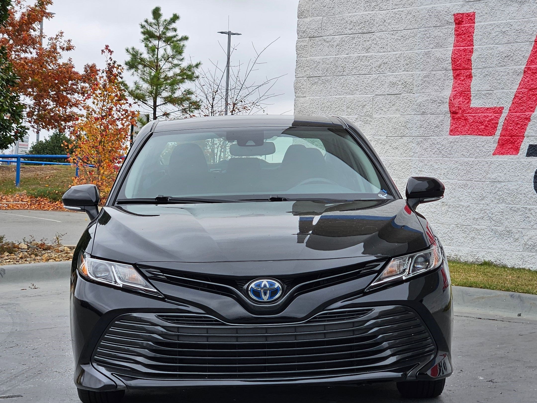 Used 2020 Toyota Camry LE image 2