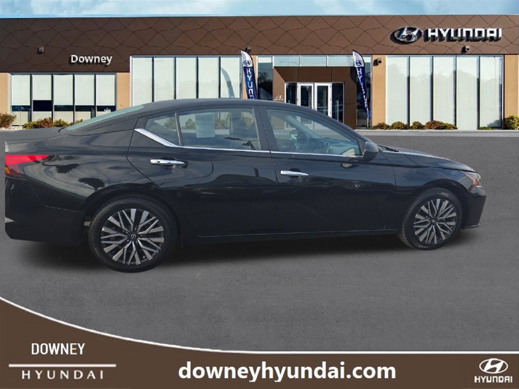 Used 2025 Nissan Altima 2.5 SV FWD image 6