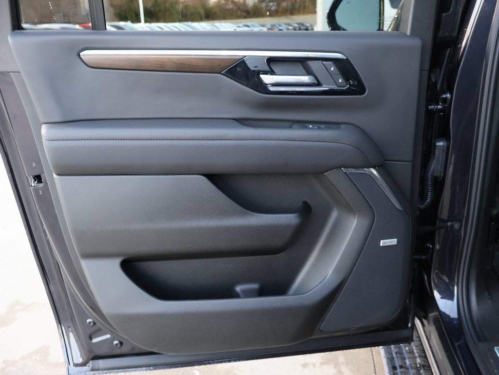 New 2025 Chevrolet Suburban High Country image 26