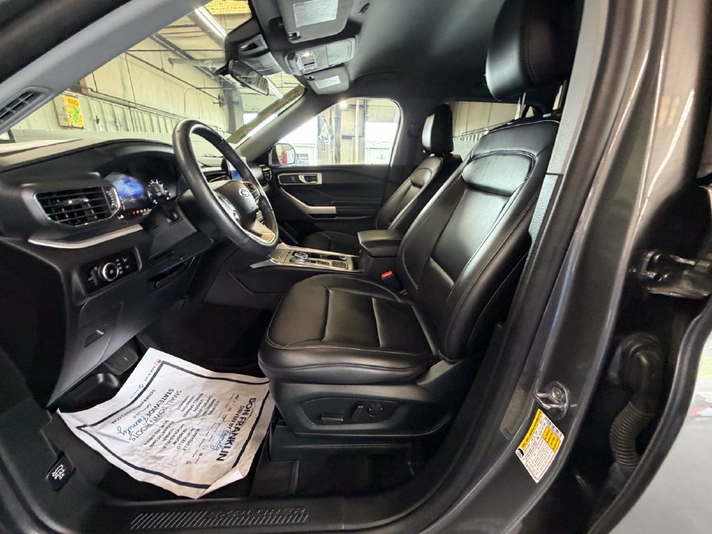 Used 2023 Ford Explorer XLT w/ Equipment Group 202A RWD image 9