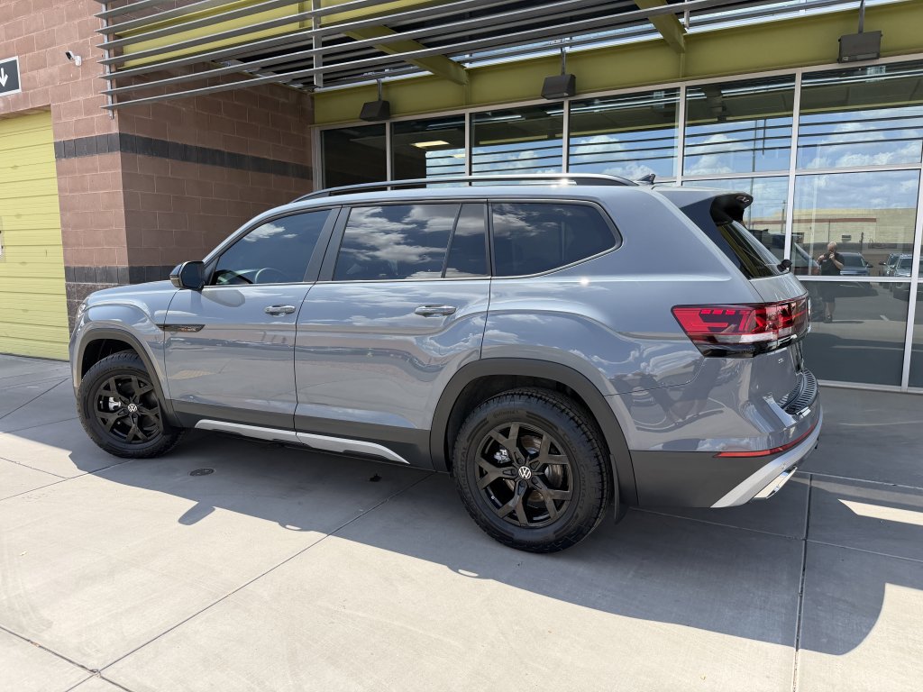 Used 2025 Volkswagen Atlas Peak Edition SE AWD/4WD image 5