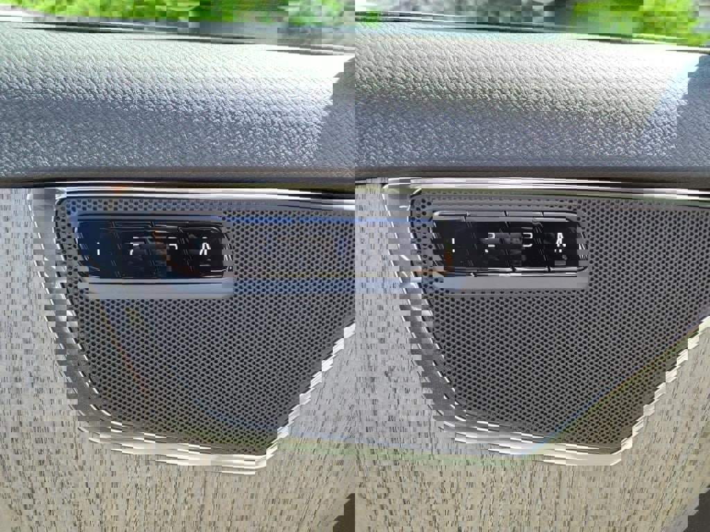 New 2025 Volvo XC90 B6 Plus w/ Protection Package Premier image 12