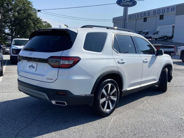 Used 2025 Honda Pilot Touring image 3