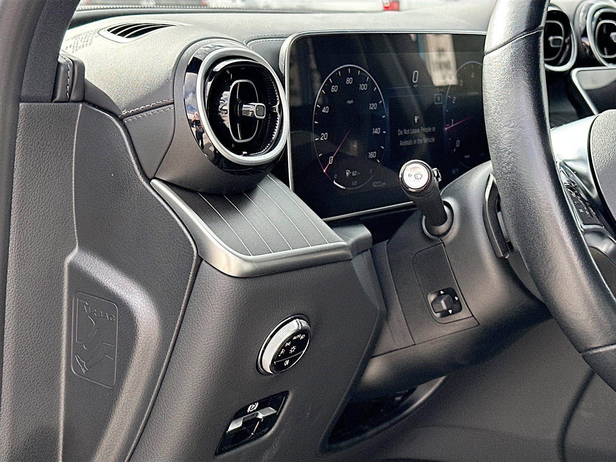 Used 2024 Mercedes-Benz GLC 300 image 9