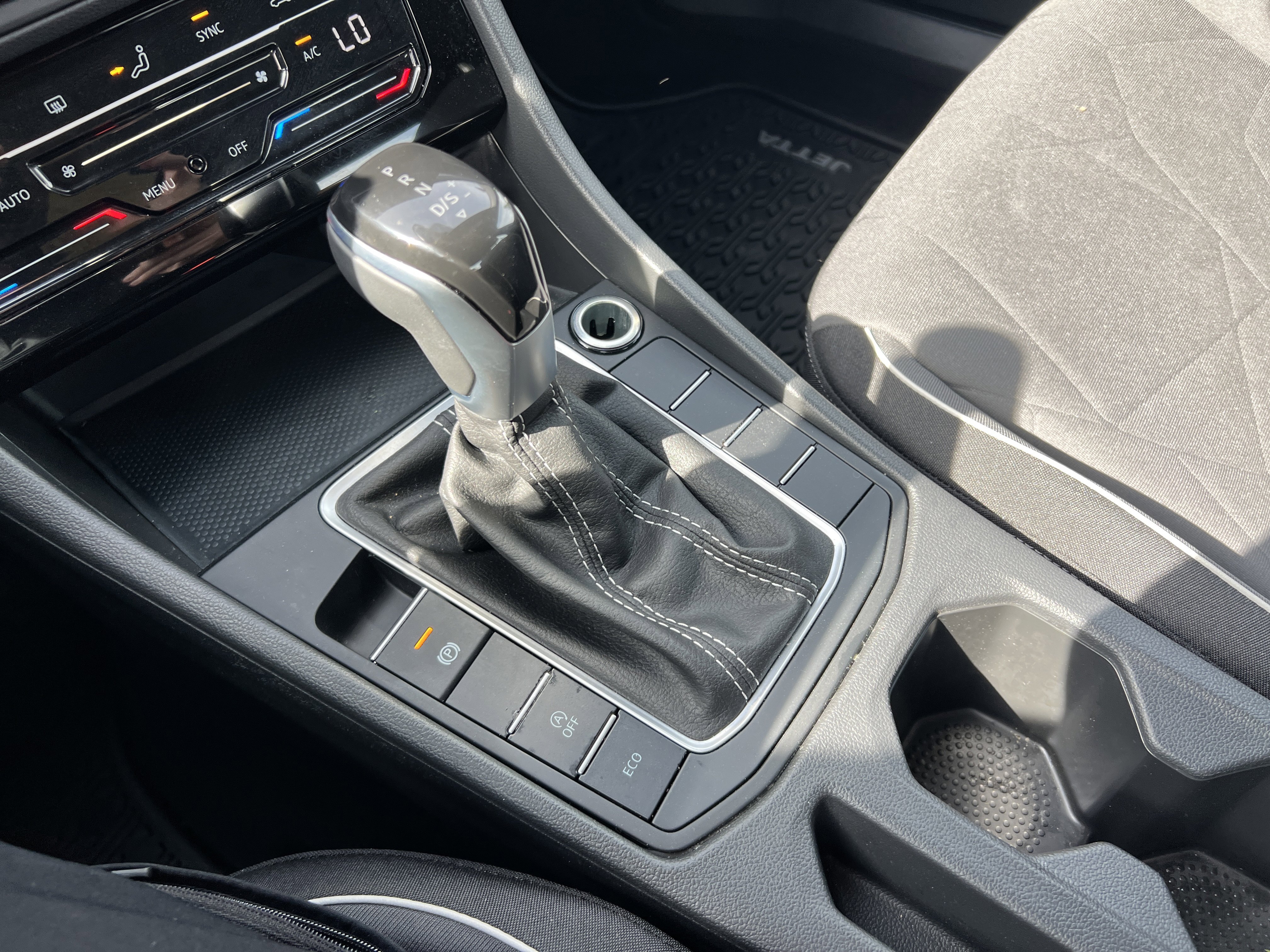 Used 2025 Volkswagen Jetta Sport image 23