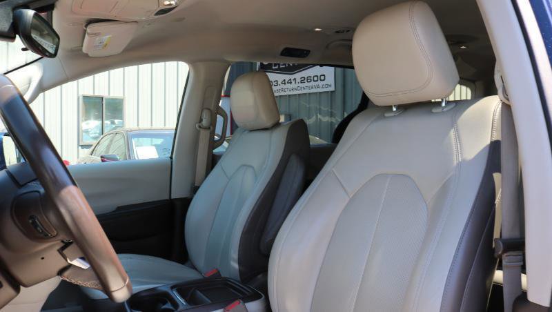 Used 2018 Chrysler Pacifica Touring-L FWD image 10