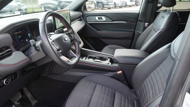 Used 2025 Ford Explorer ST-Line w/ ST-Line Street Pack AWD/4WD image 19