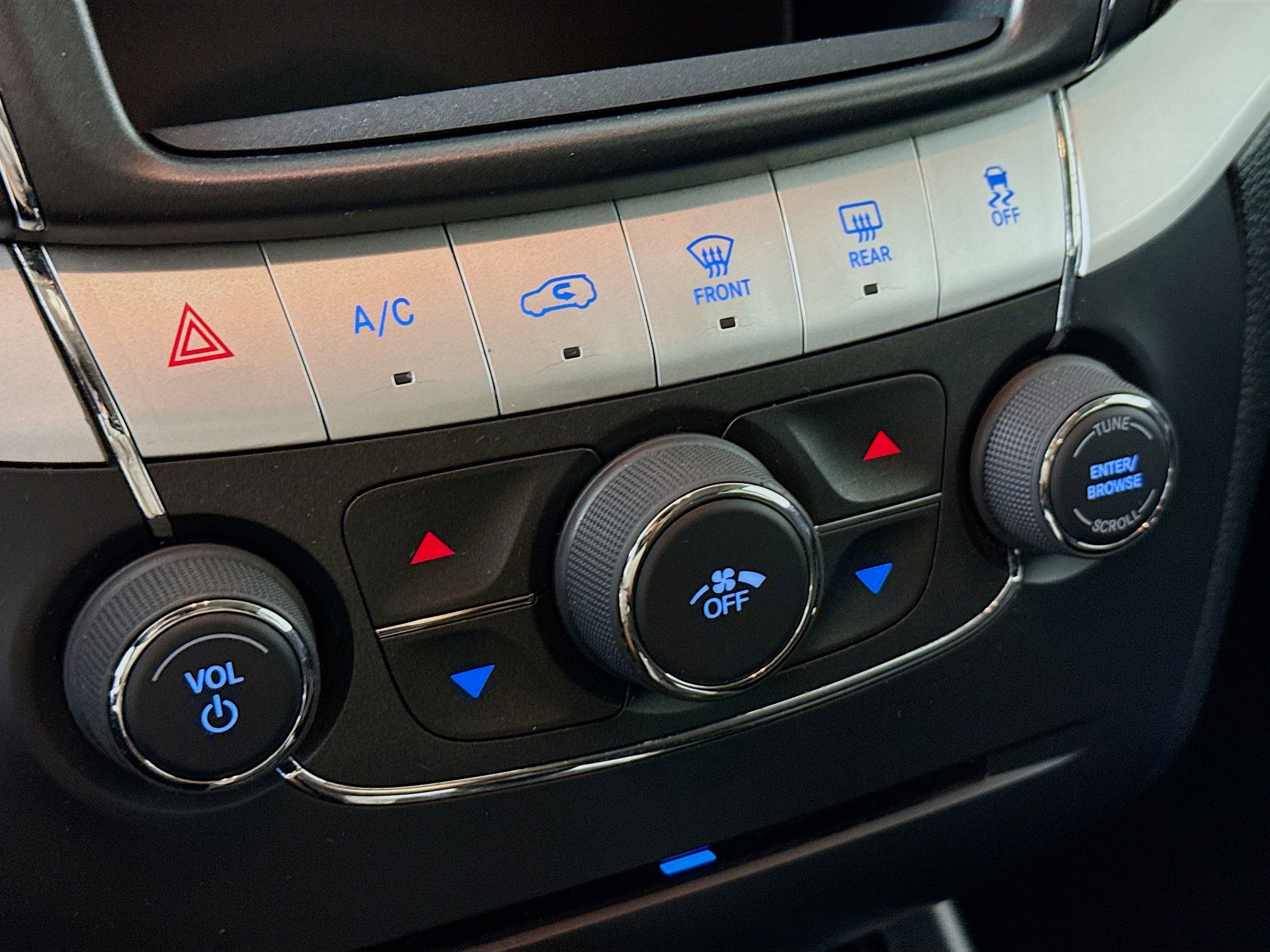 Used 2020 Dodge Journey SE w/ SE Popular Equipment Group image 17