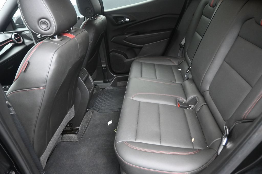 Used 2025 Chevrolet Trax RS w/ Sunroof Package FWD image 15