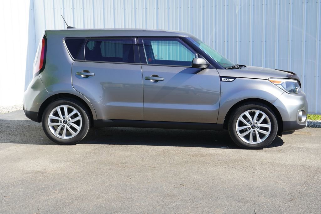 Used 2017 Kia Soul + FWD image 2