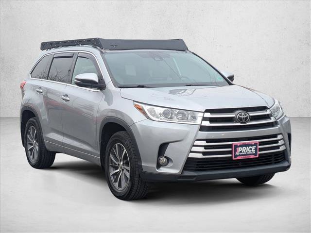 Used 2018 Toyota Highlander XLE image 3