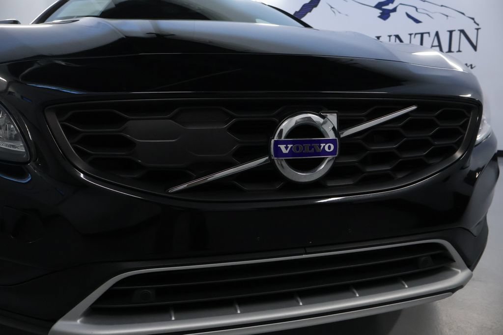 Used 2018 Volvo V60 T5 Cross Country AWD/4WD image 9