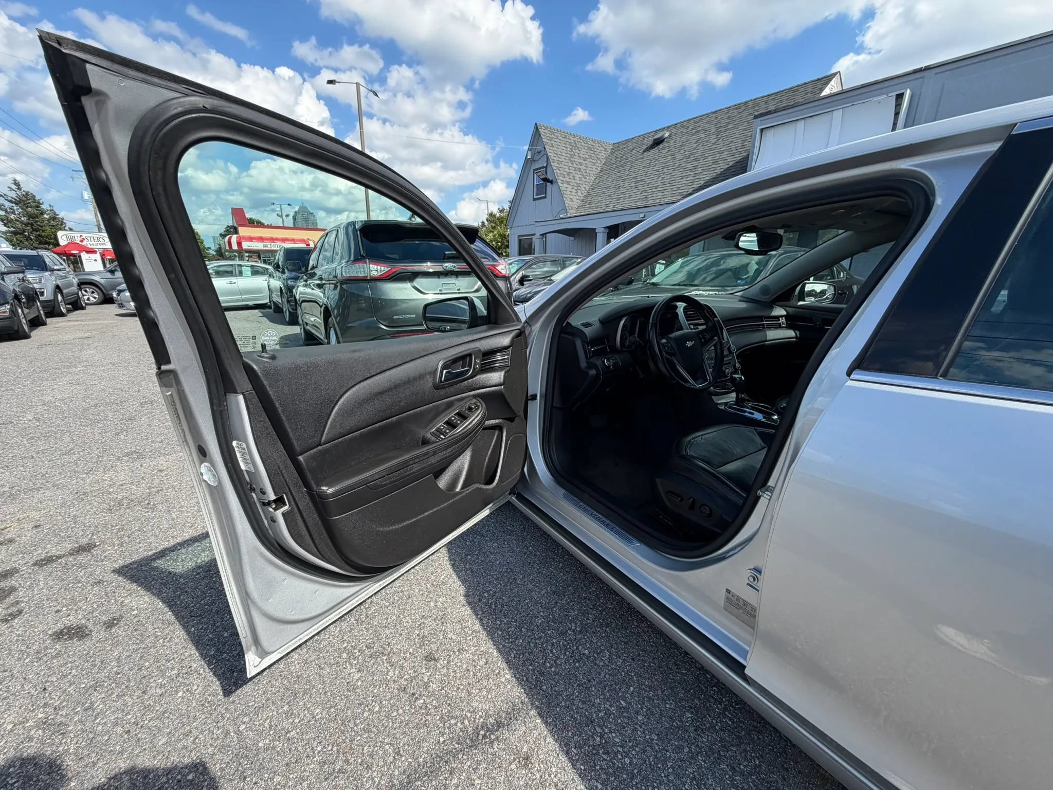 Used 2016 Chevrolet Malibu LTZ FWD image 9