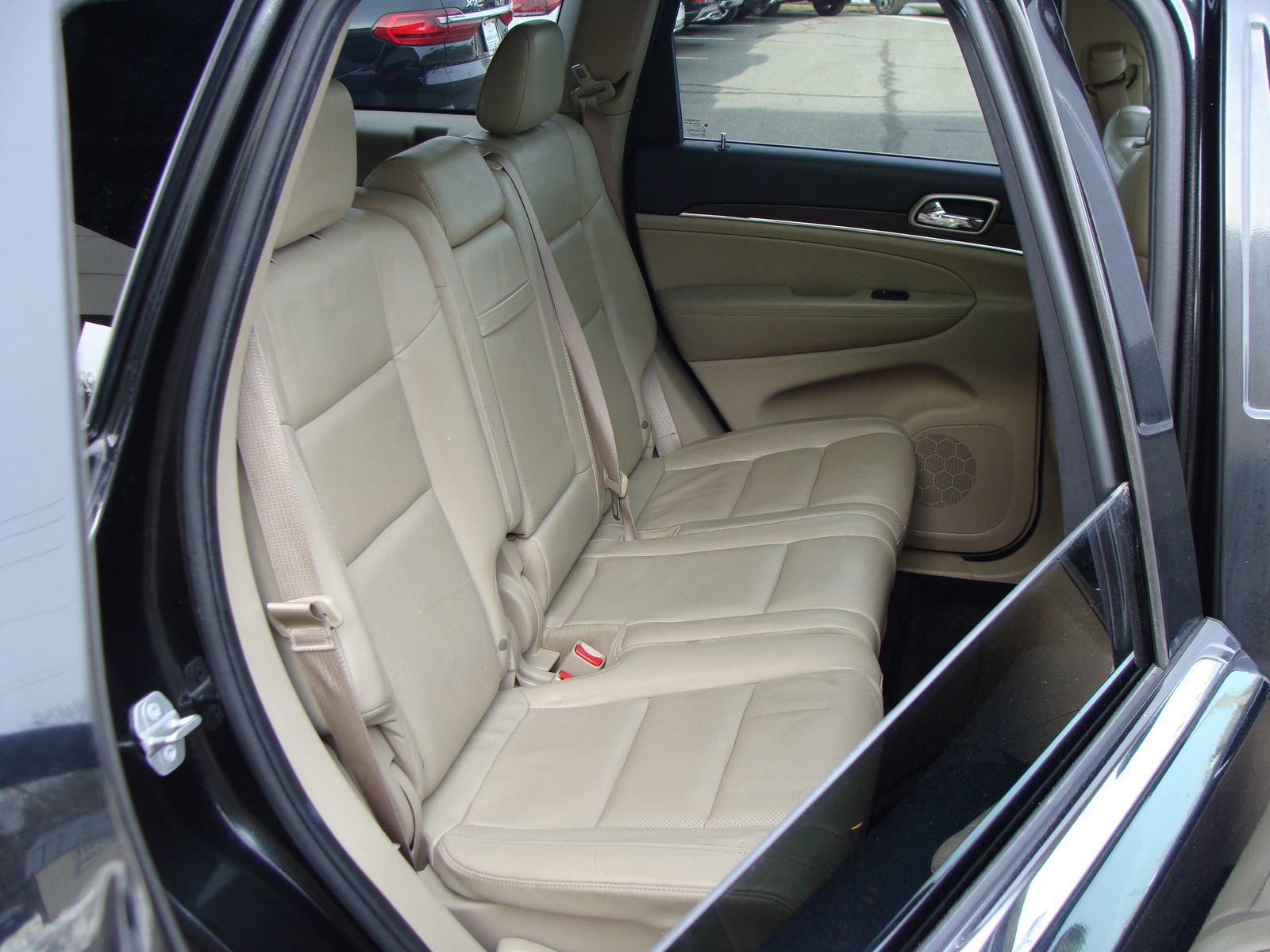 Used 2015 Jeep Grand Cherokee Limited w/ Luxury Group II image 11