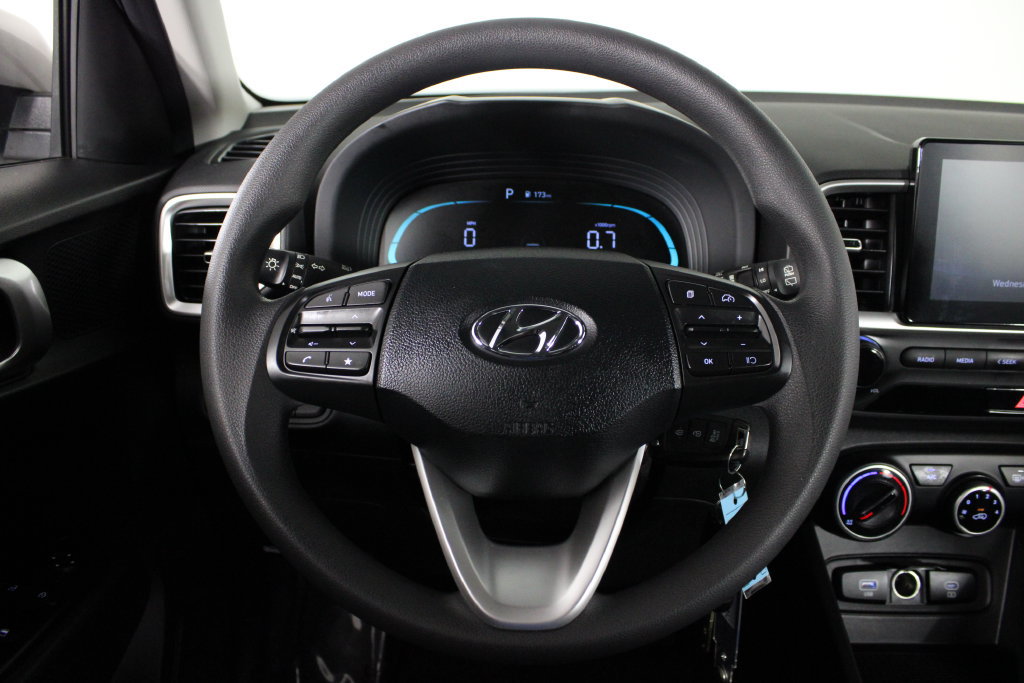 Certified 2025 Hyundai Venue SE FWD image 10