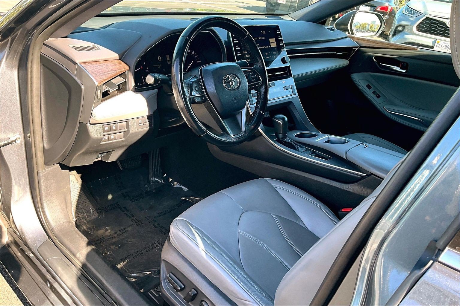 Used 2019 Toyota Avalon XLE w/ Moonroof Package FWD image 13