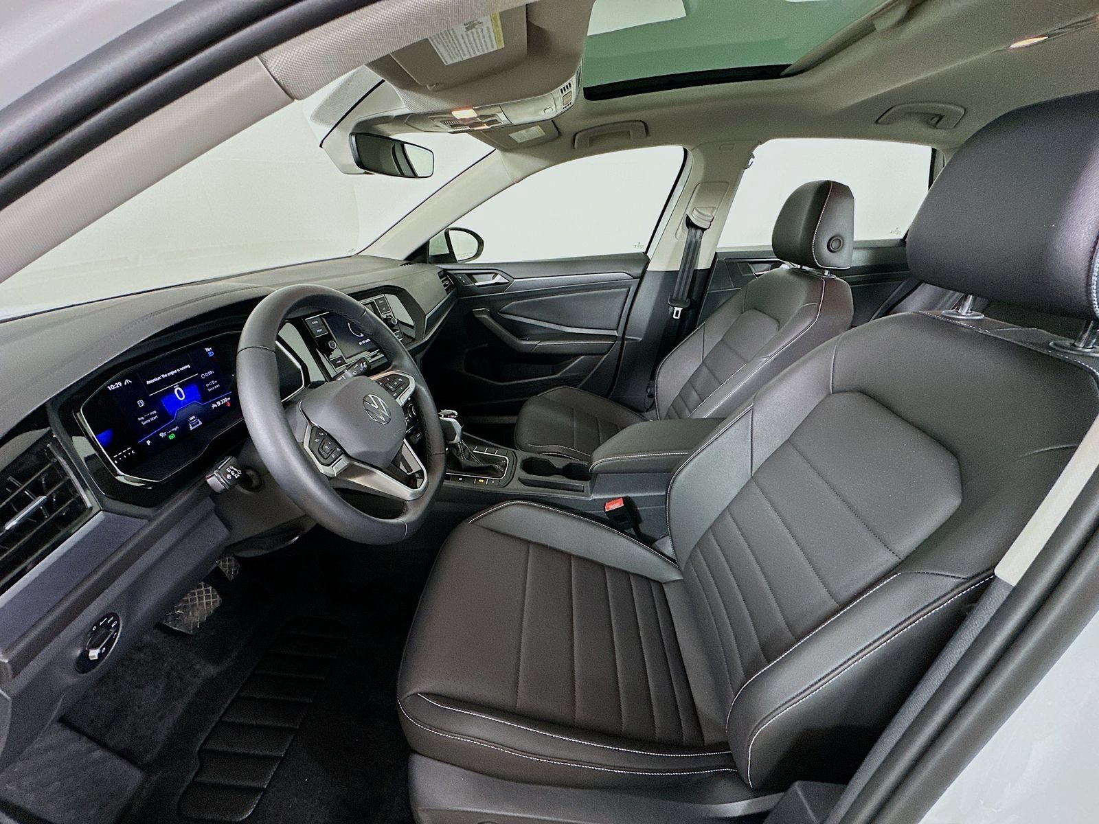 Used 2024 Volkswagen Jetta SE FWD image 31