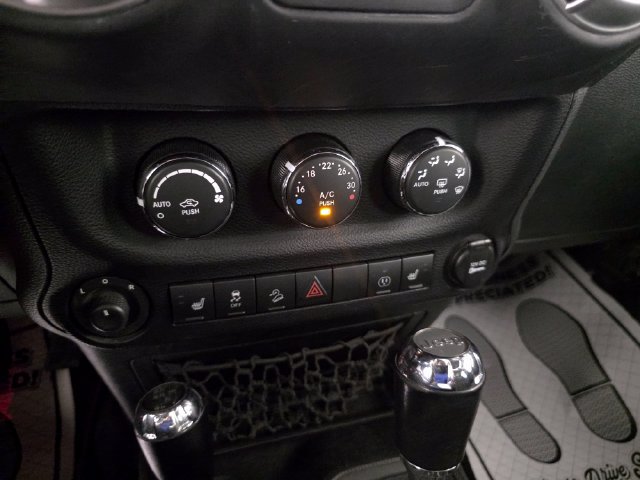 Used 2015 Jeep Wrangler Unlimited Rubicon w/ Max Tow Package AWD/4WD image 16