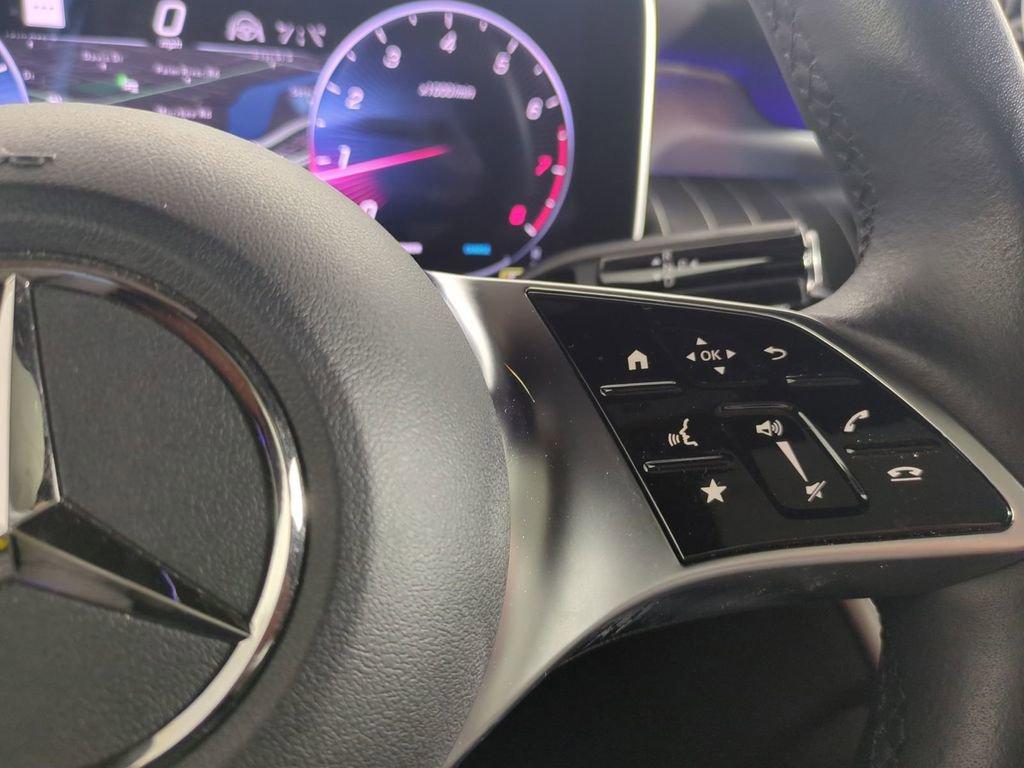 Used 2024 Mercedes-Benz GLC 300 4MATIC image 32