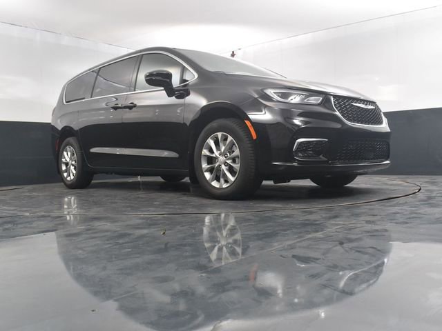 New 2026 Chrysler Pacifica Select image 21