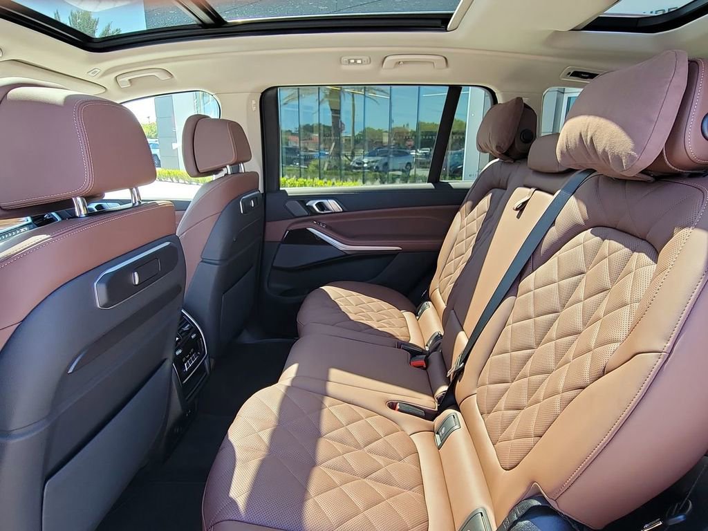 Used 2026 BMW X7 xDrive40i image 16