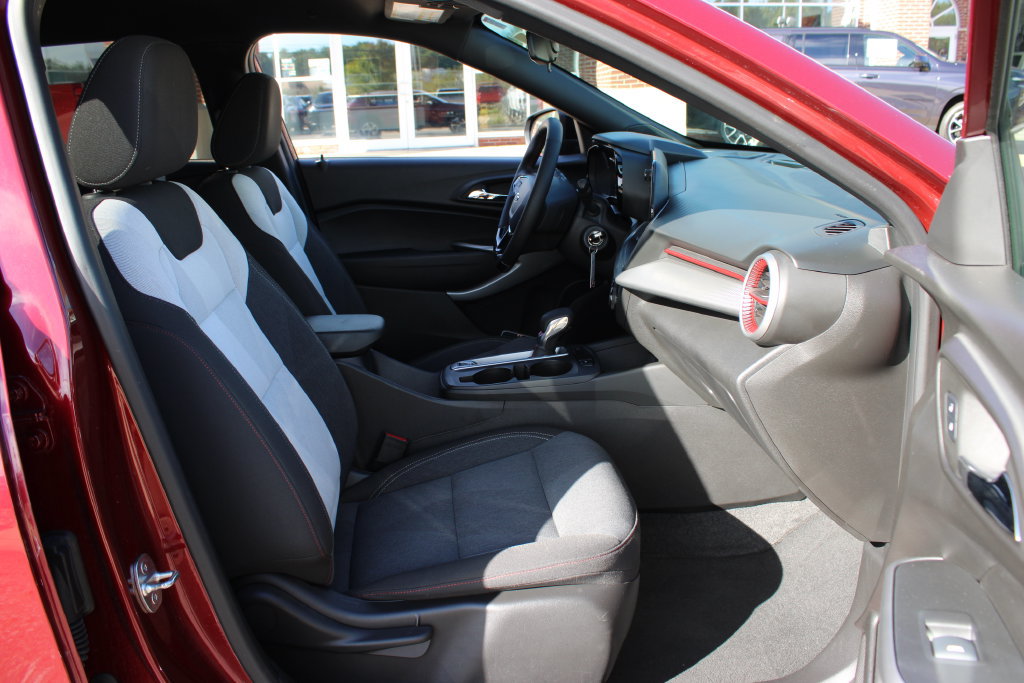 Certified 2024 Chevrolet Trax RS FWD image 33