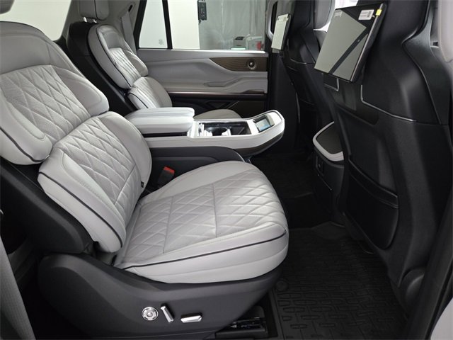 New 2025 Lincoln Navigator L Black Label w/ Black Label Special Edition image 19