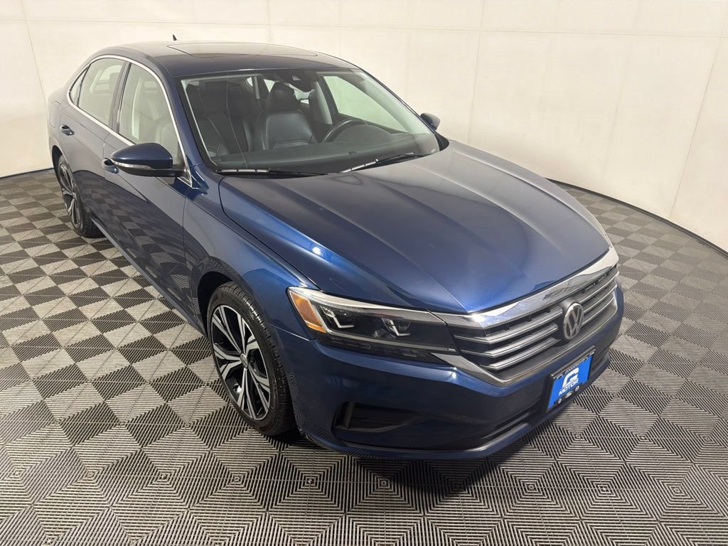 Certified 2022 Volkswagen Passat 2.0T SE FWD image 1