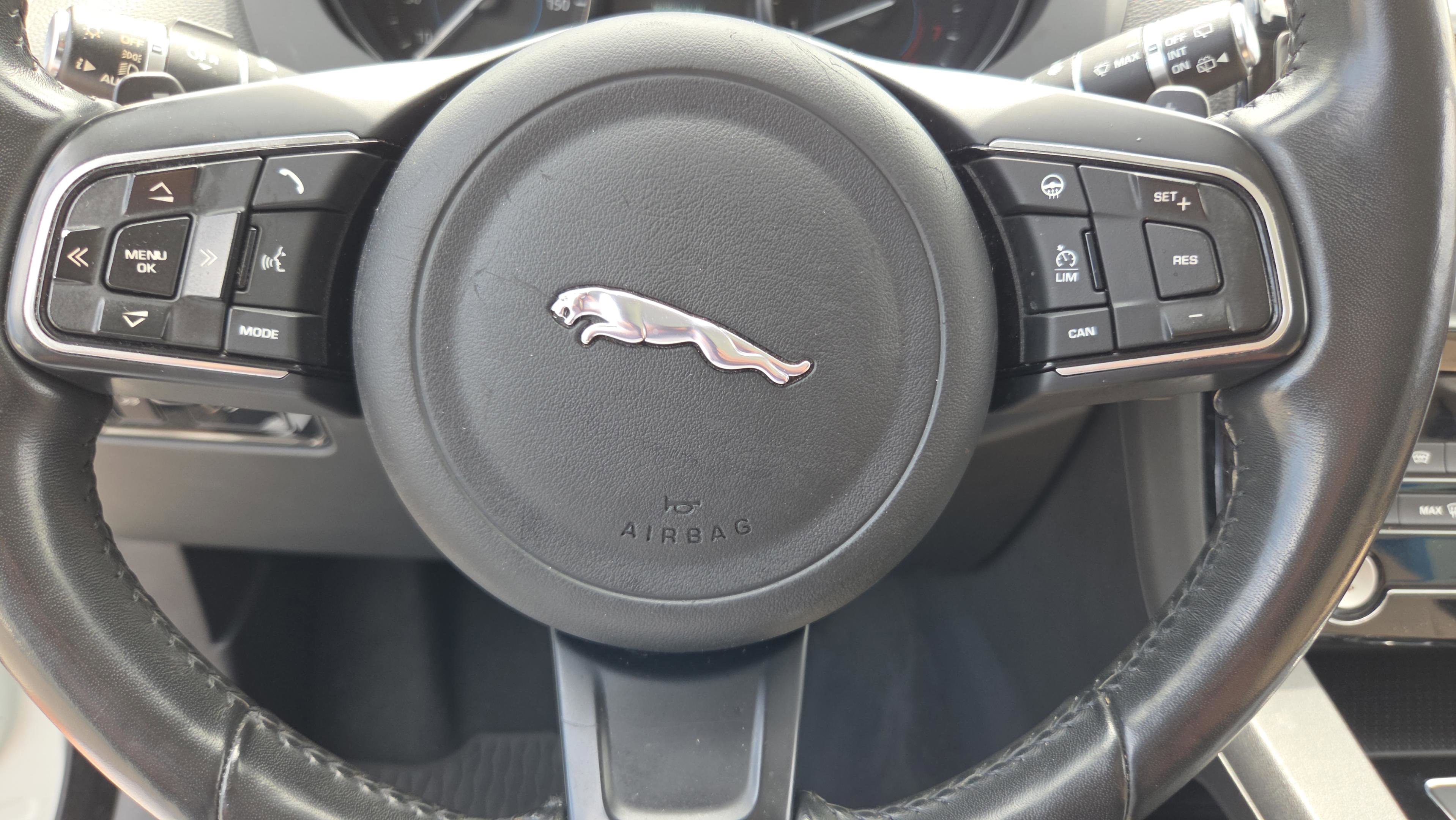Used 2018 Jaguar F-PACE Premium AWD/4WD image 22