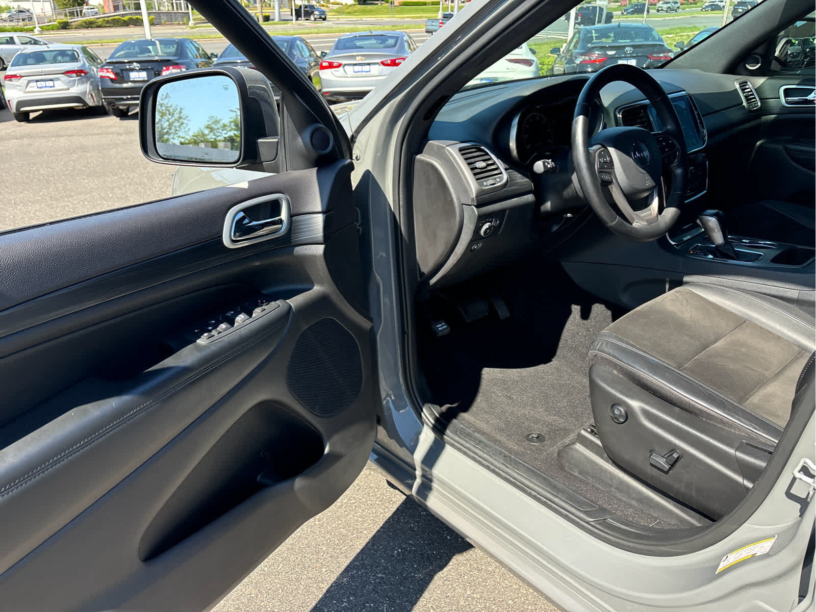 Used 2020 Jeep Grand Cherokee Altitude AWD/4WD image 7