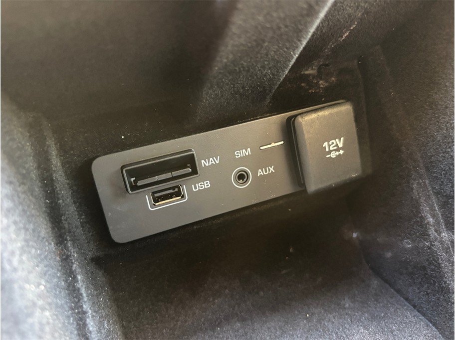 Used 2019 Land Rover Discovery Sport HSE AWD/4WD image 37